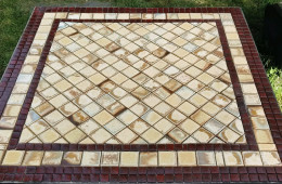 Table mosaïque marocaine – Rénovation plateau béton et mosaïque (1 x 1 m)