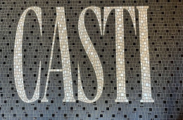 Tapis d’entrée en mosaïque, restaurant CASTI, Genève – 200x100cm – Grés cérame et pâtes de verre