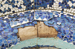 Banc en mosaïque, Le Pyla sur Mer – Grés émaillé et enduit (chantier en cours)