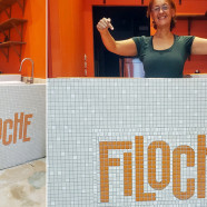 Logo mosaïque, restaurant FILOCHE, Bordeaux – 150×100 cm – Grès cérame et pâte de verre (chantier terminé)