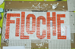 Logo mosaïque, restaurant FILOCHE, Bordeaux – 150×100 cm – Grès cérame et pâte de verre (en atelier)