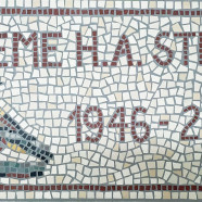 Plaque funéraire en mosaïque – 60×30 cm – Grès cérame (création terminée)